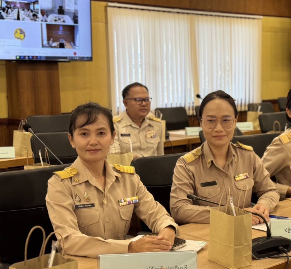 title - วันที่ 15 ธันวาคม 2568 นายวิทูล ประดิษฐบุญ  ปฏิรูปที่ดินจังหวัดปราจีนบุรี มอบหมายให้ เจ้าหน้าที่ ส.ป.ก.ปราจีนบุรี เข้าร่วมประชุม คณะกรรมการประสานงานการขับเคลื่อน และขยายผลโครงการอันเนื่องมาจากพระราชดำริ และหลักปรัชญาของเศรษฐกิจพอเพียง  จังหวัดปราจีนบุรี ครั้งที่ 3/2568